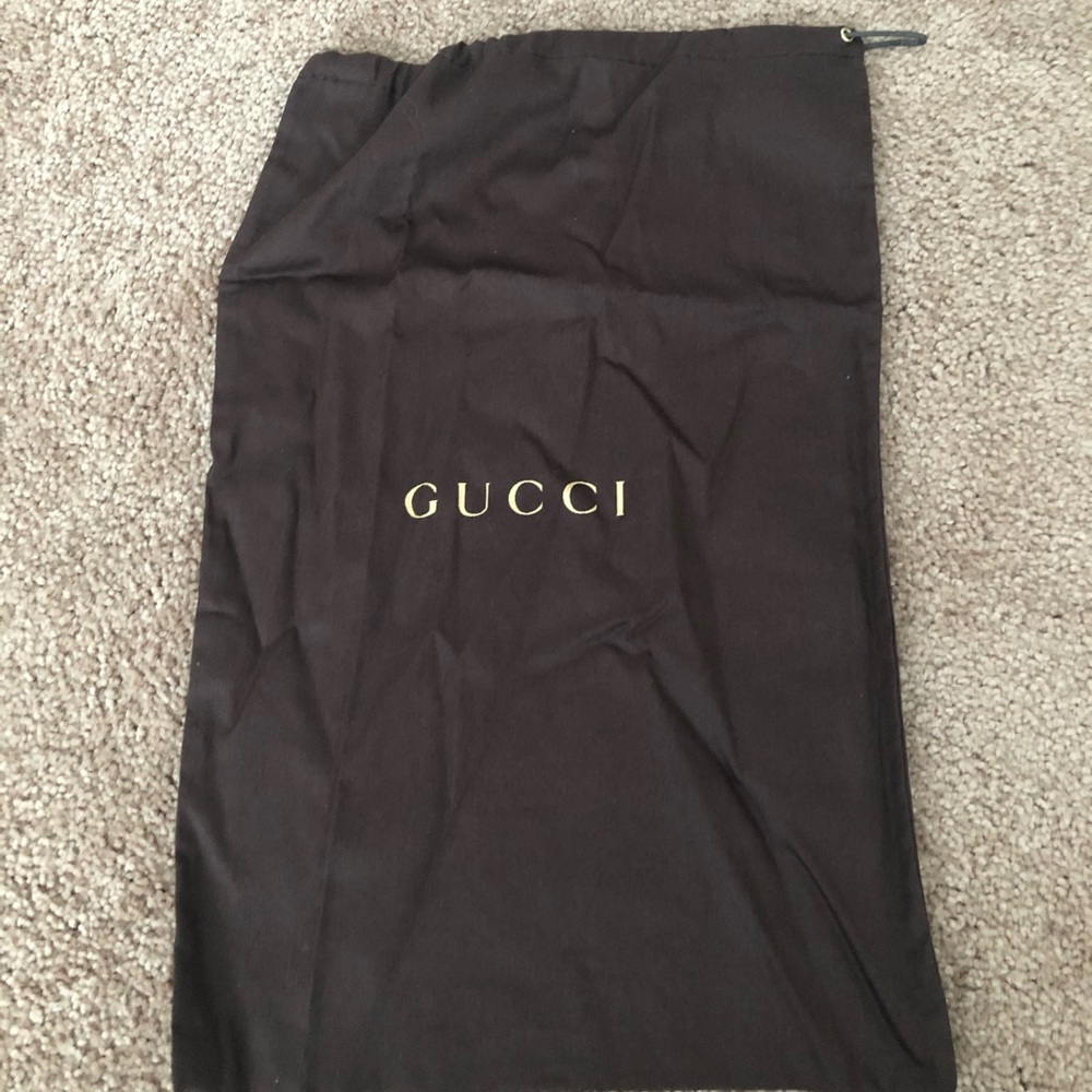 Authentic Gucci shoe bag 17 x 11”.. new